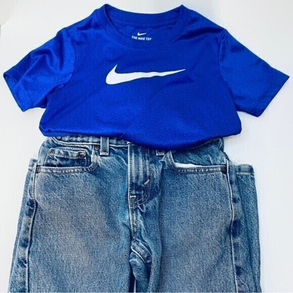 Bundle‎ of Nike T-Shirt and Levi’s Jeans, Size 7, Blue*